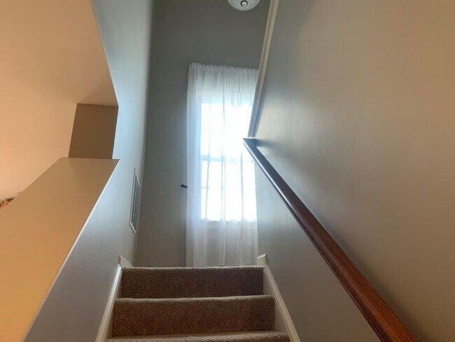Building Photo - 346 Weatherstone Dr