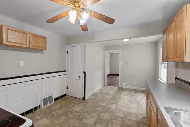 Building Photo - 7007 Paisley Dr