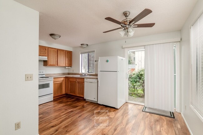 Building Photo - Irvington 2 BR - Great Location, Great Space!