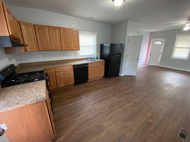 Building Photo - 112 Laurel St