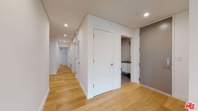 Building Photo - 938 Orange Grove Ave