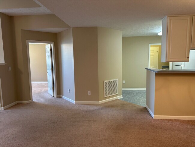 Building Photo - Well-Maintained Condo with 2 Bonus Rooms & Attached 2-Car Garage