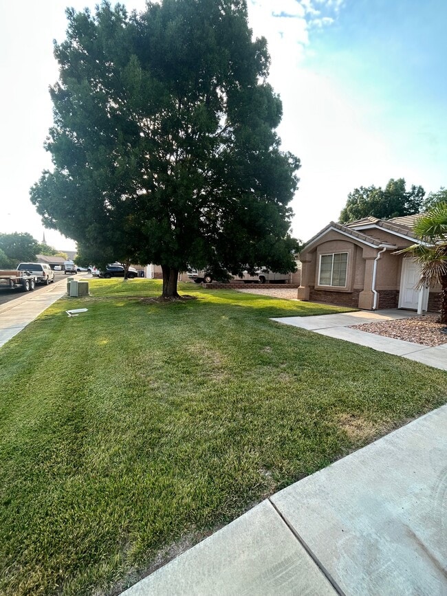 Building Photo - 2695 E 370 N