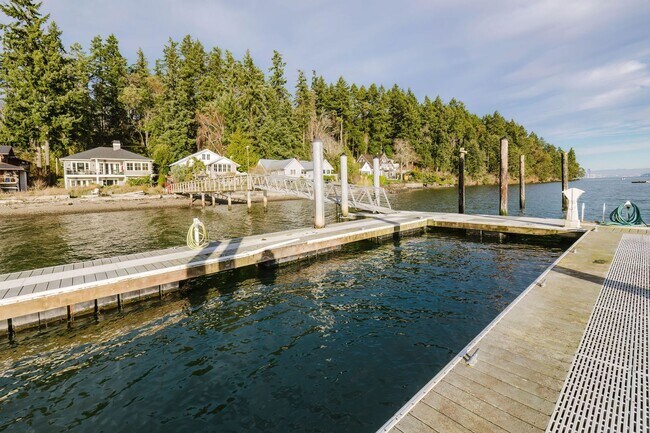 Building Photo - Impeccable Low Bank Bainbridge Waterfront Home with Private Dock