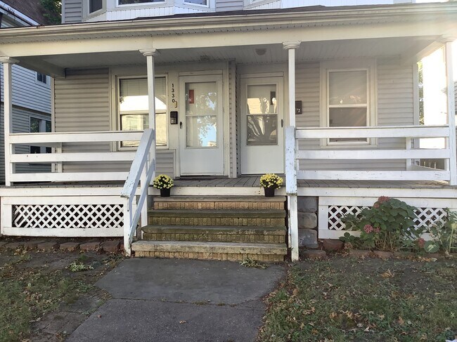 Building Photo - 1330 W 89th St