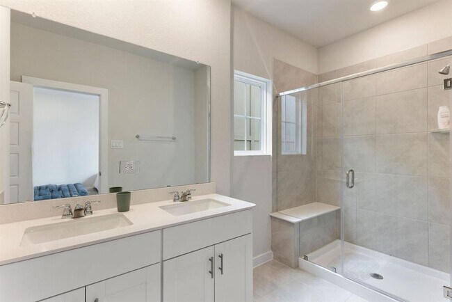Building Photo - 3830 Glossy Lk Dr