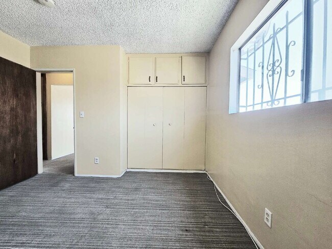 Building Photo - Welcome home to this charming and affordab...