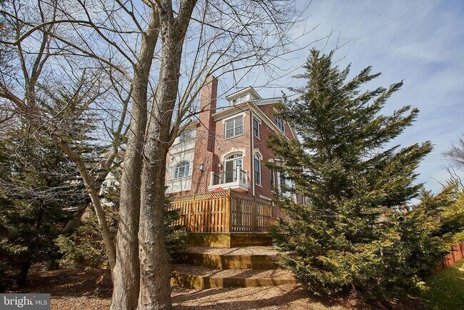 Building Photo - 7023 Little Leaf Linden Ln