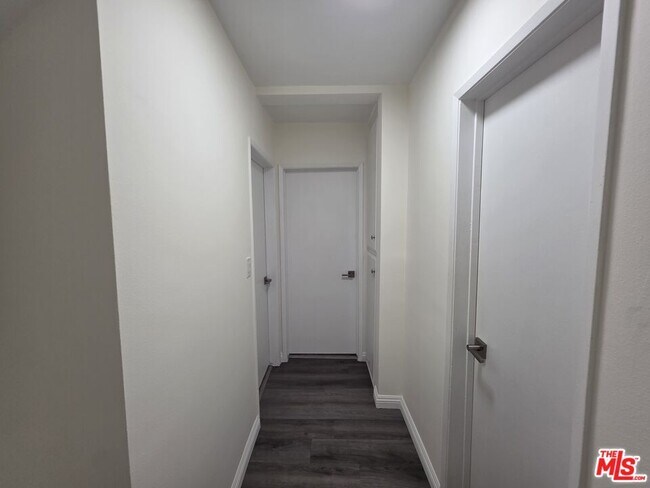 Building Photo - 517 N Francisca Ave