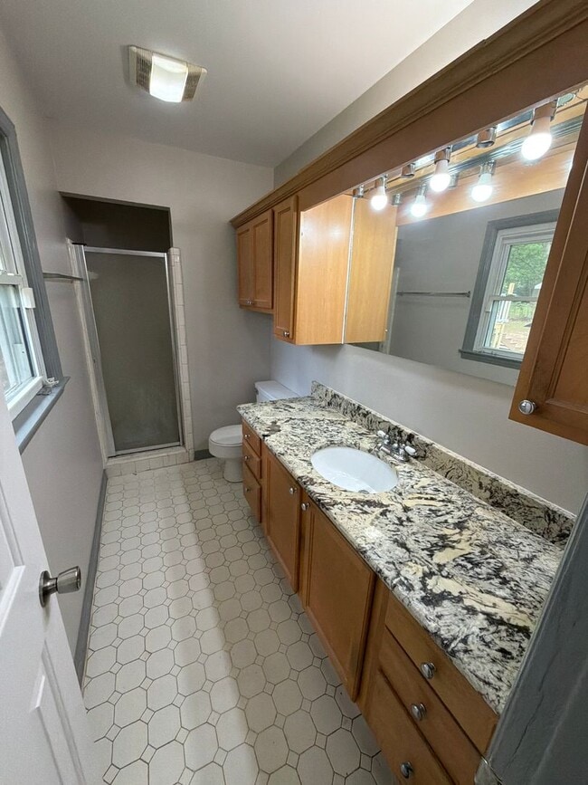 Building Photo - New Listing!!