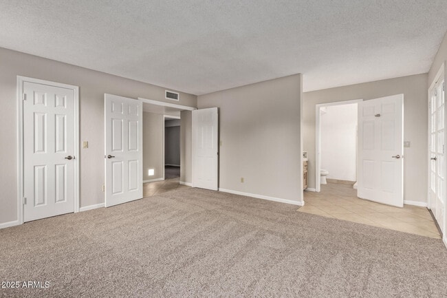 Building Photo - 4912 E Ludlow Dr