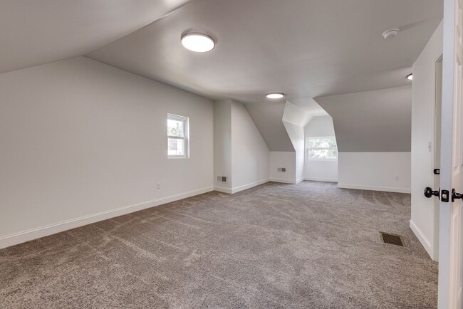 Building Photo - 19 Allen St