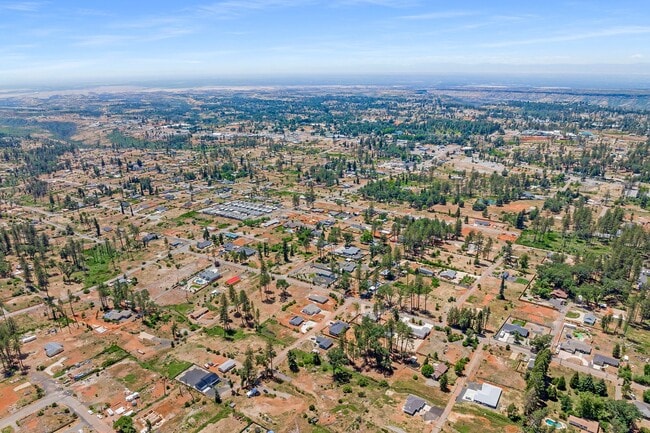 Building Photo - Paradise- 2 bed 2 bath +Bonus room, No Pets, Garage, fenced yard, RV parking