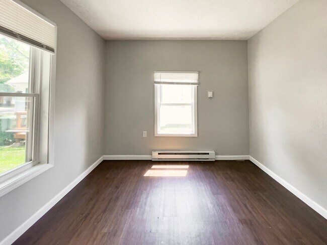 Building Photo - PRELEASING for AUGUST! 5 Bedroom, 3 Bathroom Home Close to Campus: In-Unit Washer and Dryer