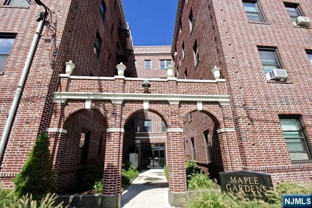 Building Photo - 855 Broad St