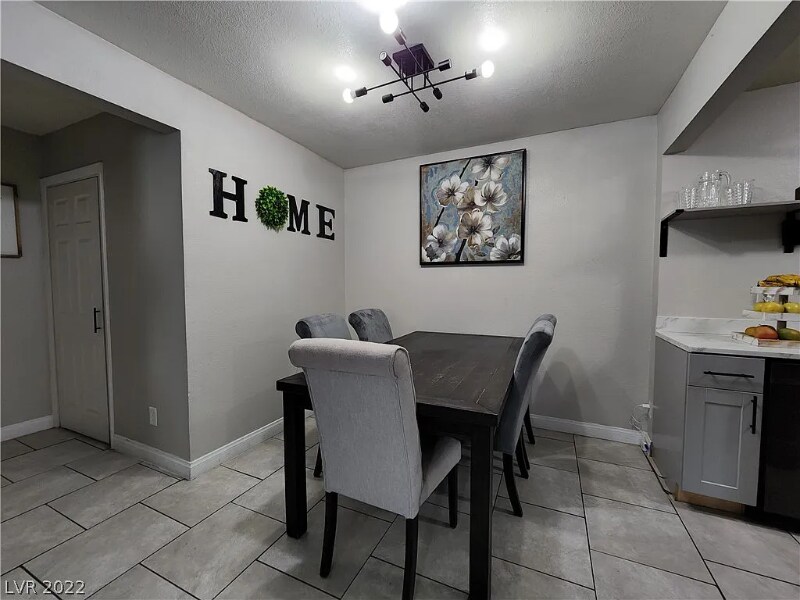 Building Photo - 3671 Villa Knolls E Dr