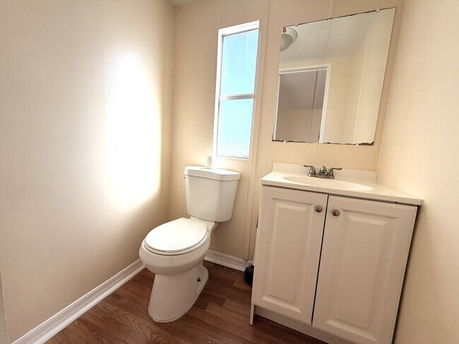 Building Photo - FIRST MONTH'S RENT FREE! 2/1.5 IN SPRINGWO...