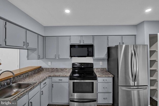 Building Photo - 801 High Plain Dr