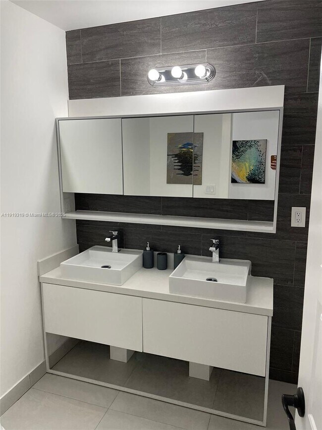 Building Photo - 3282 SW 44th St