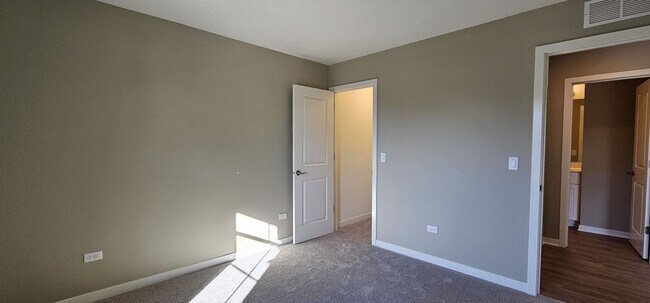 Building Photo - Chestnut - 2Br/2Ba Rental Home - Second Floor