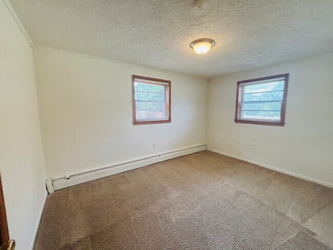 Building Photo - 208 Broce Dr