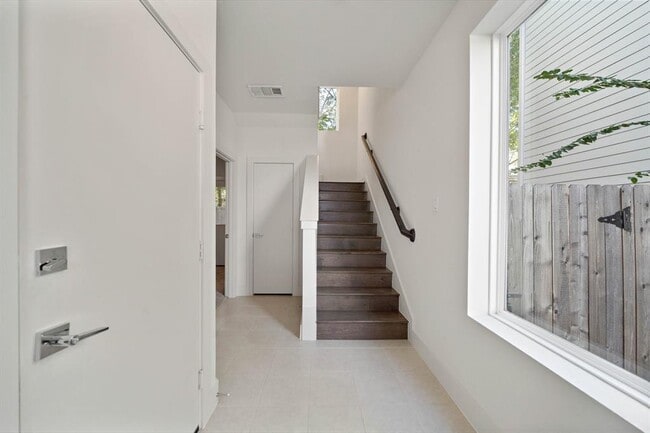 Building Photo - 4810 Martin Oaks Ln