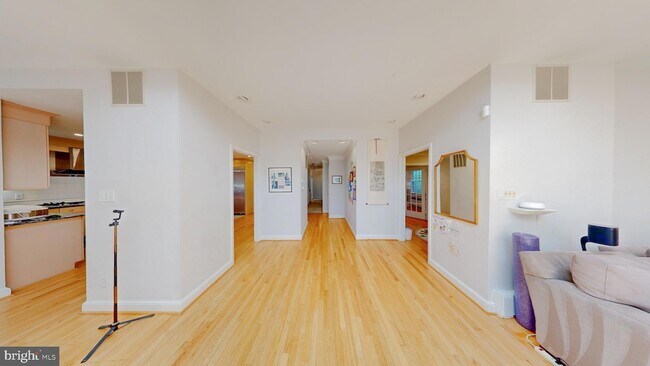 Building Photo - 8403 Bradmoor Dr