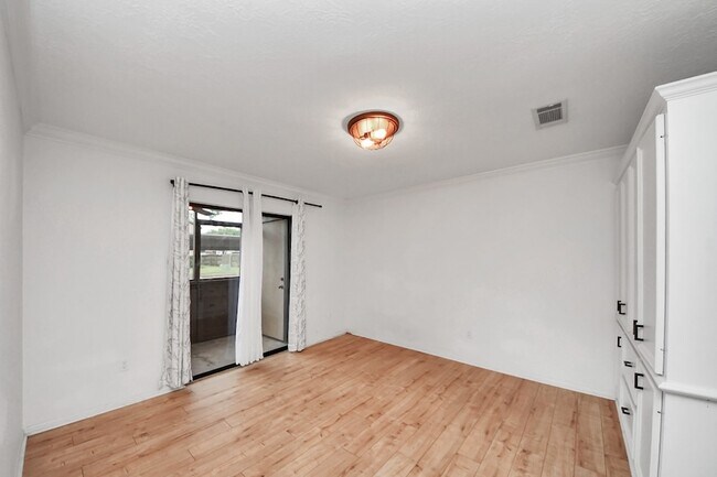 Building Photo - 12755 Mill Ridge Dr