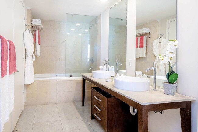 Building Photo - 485 Brickell Ave