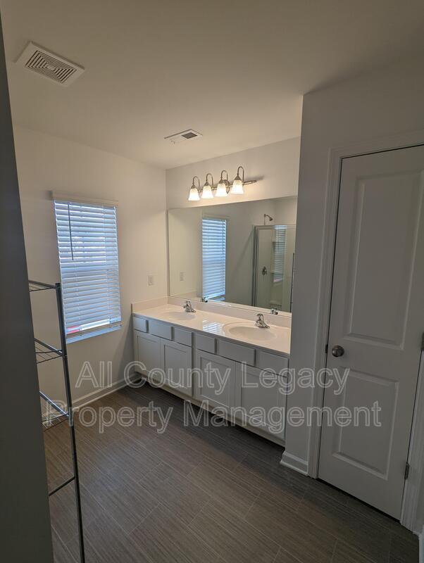 Building Photo - 1100 Lossie Ln