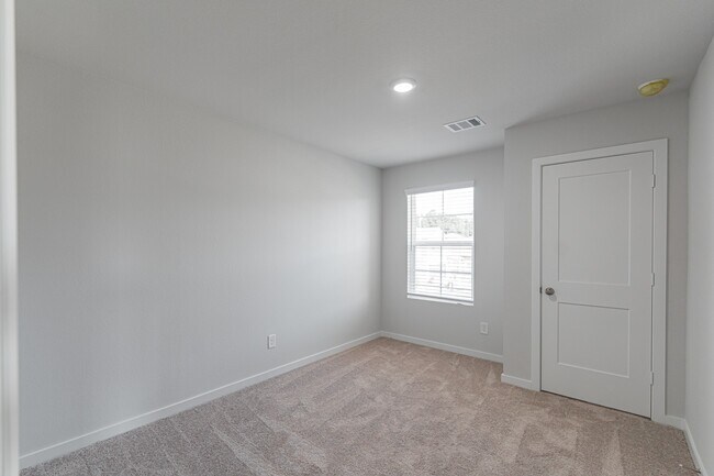Building Photo - 134 Alset Dr