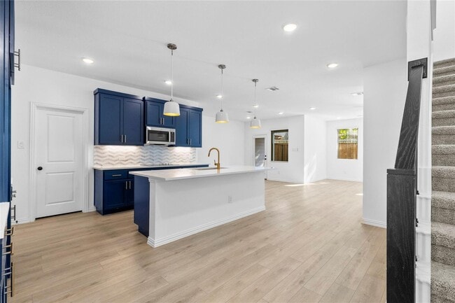 Building Photo - Brand-New 2025 Home in Gated Community Near Downtown Dallas