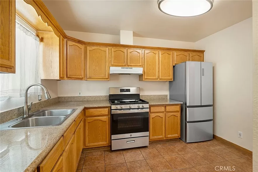 Kitchen2 - 623 Brittania St