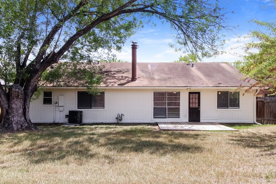 Building Photo - 1807 Oakwell Ln
