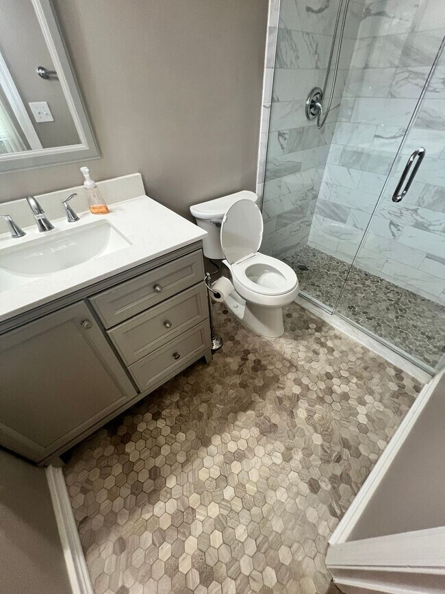 Building Photo - BEAUTIFUL 3 BEDROOM POOL HOME IN SANDPIPER...