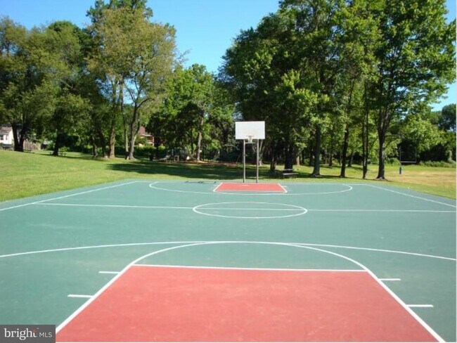 Building Photo - 120 Eaton Dr