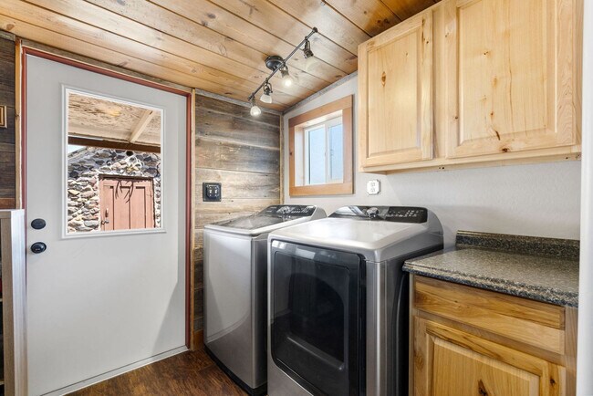 Building Photo - 7625 N Williamson Valley Rd