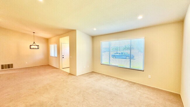 Building Photo - Lovely Single Story Home in Quiet Neighbor...