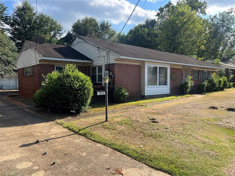 Building Photo - 3012 Biltmore Ave