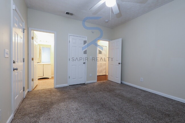 Building Photo - Move in before November 30th and get $100 ...