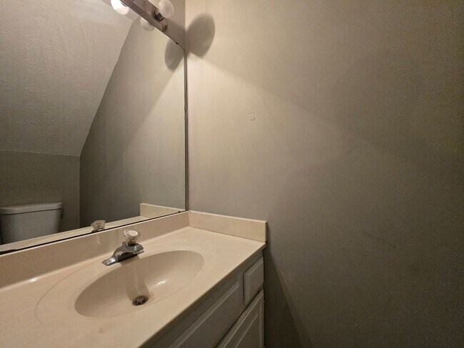 Building Photo - 3 Bedroom, 2.5 Bath Townhouse in Beavercreek!