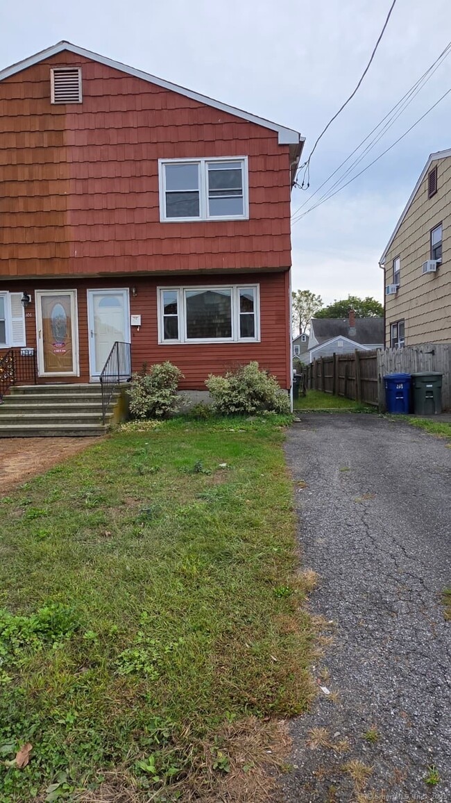 Building Photo - 104 Yacht St