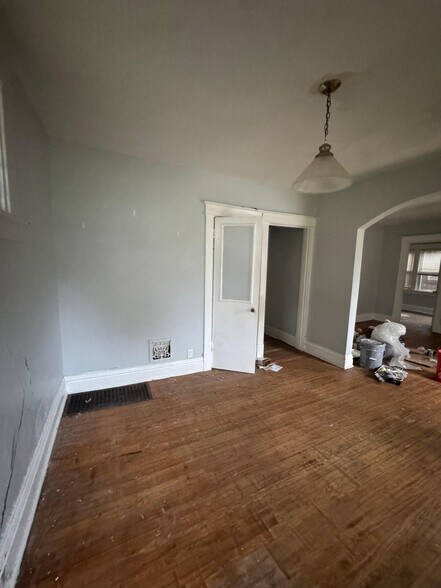 Building Photo - 3738 Sylvan Pl