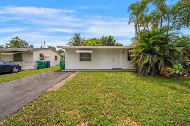 Building Photo - 5010 SW 93rd Ave