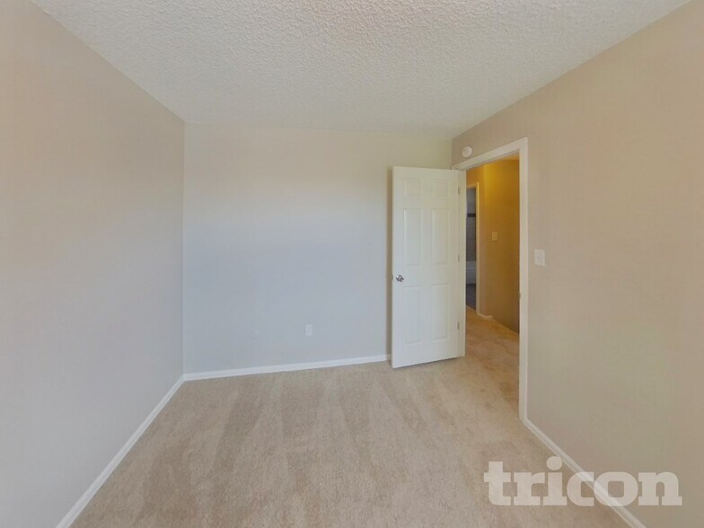 Building Photo - 4868 Irving Dr