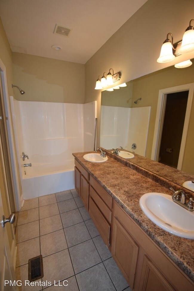 Building Photo - 4988 Burkhalter Rd