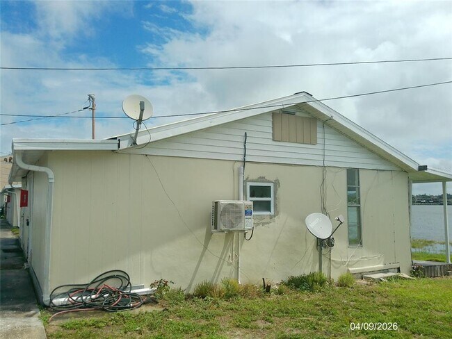 Building Photo - 1111 Cypress Gardens Blvd