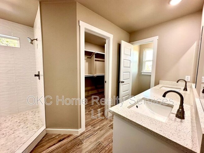 Building Photo - 2184 Hilltop Ln