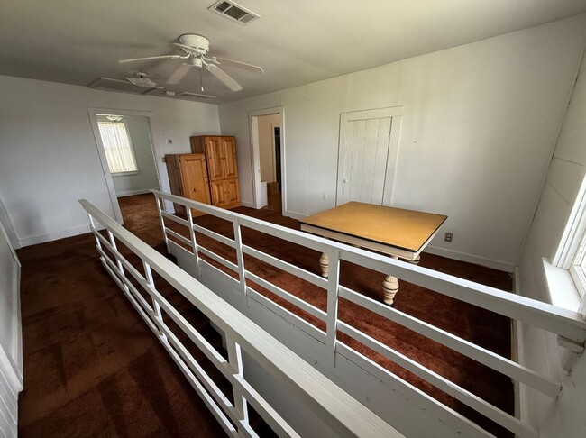 Building Photo - Charming Country Farmhouse in Elberta!