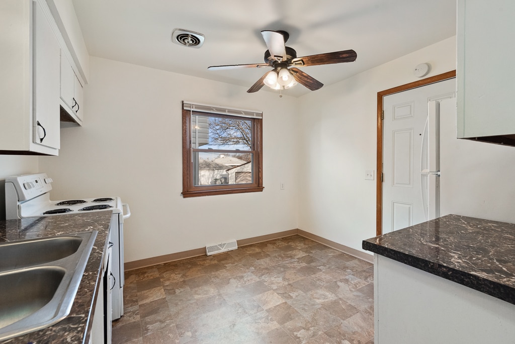 Building Photo - 9529 W Beckett Ave